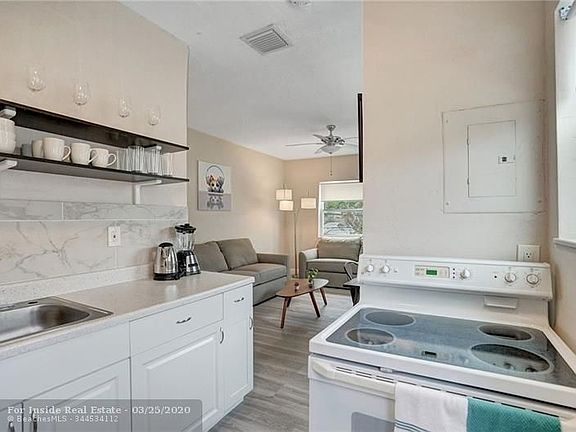 2nd image of 832-834 NE 17th Ave