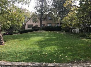 5425 Mission Dr, Mission Hills, KS 66208