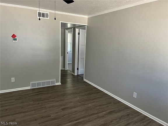 4th image of 3996 W 146th St