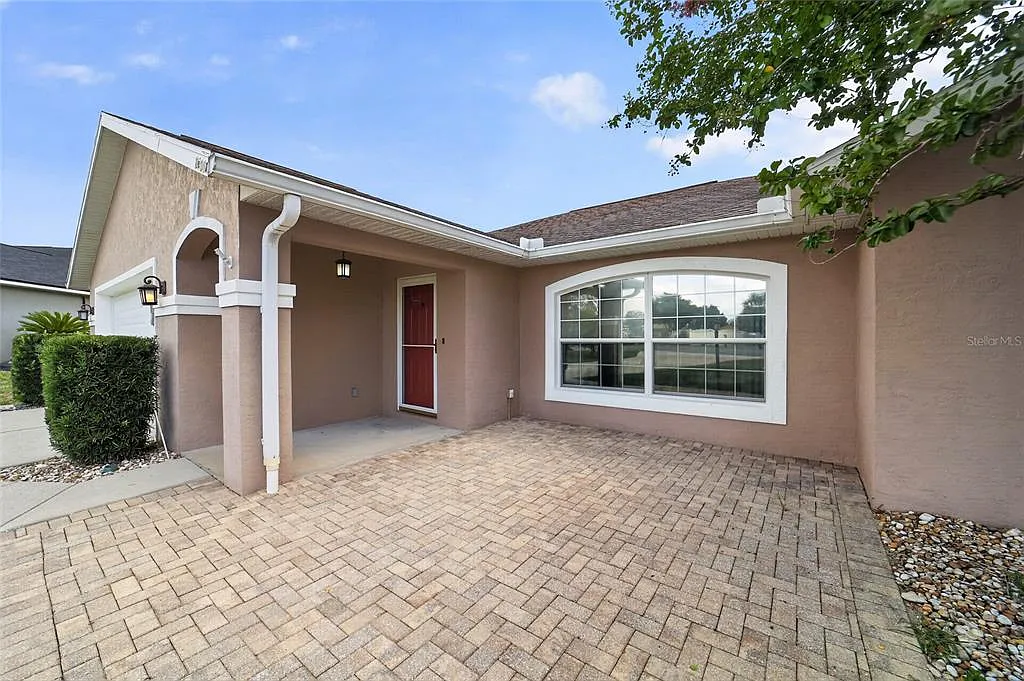 3 bed, 2.0 bath, 1739 sqft, $2,200 — Photo 4