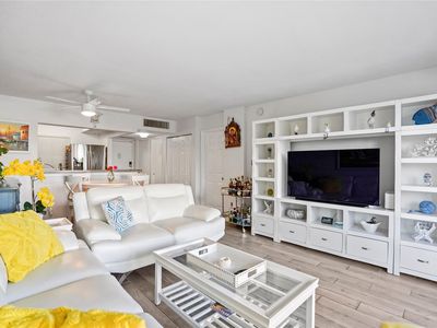 801 S Federal Highway #305, Pompano Beach, FL, 33062
