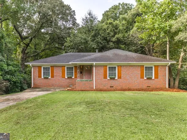 460 Sunset Cir, Forsyth, GA 31029