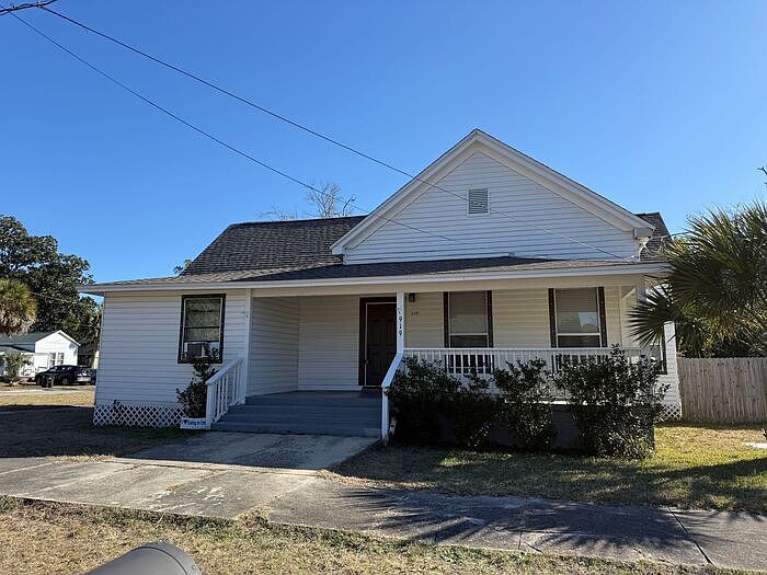 1st image of 919 E Desoto St