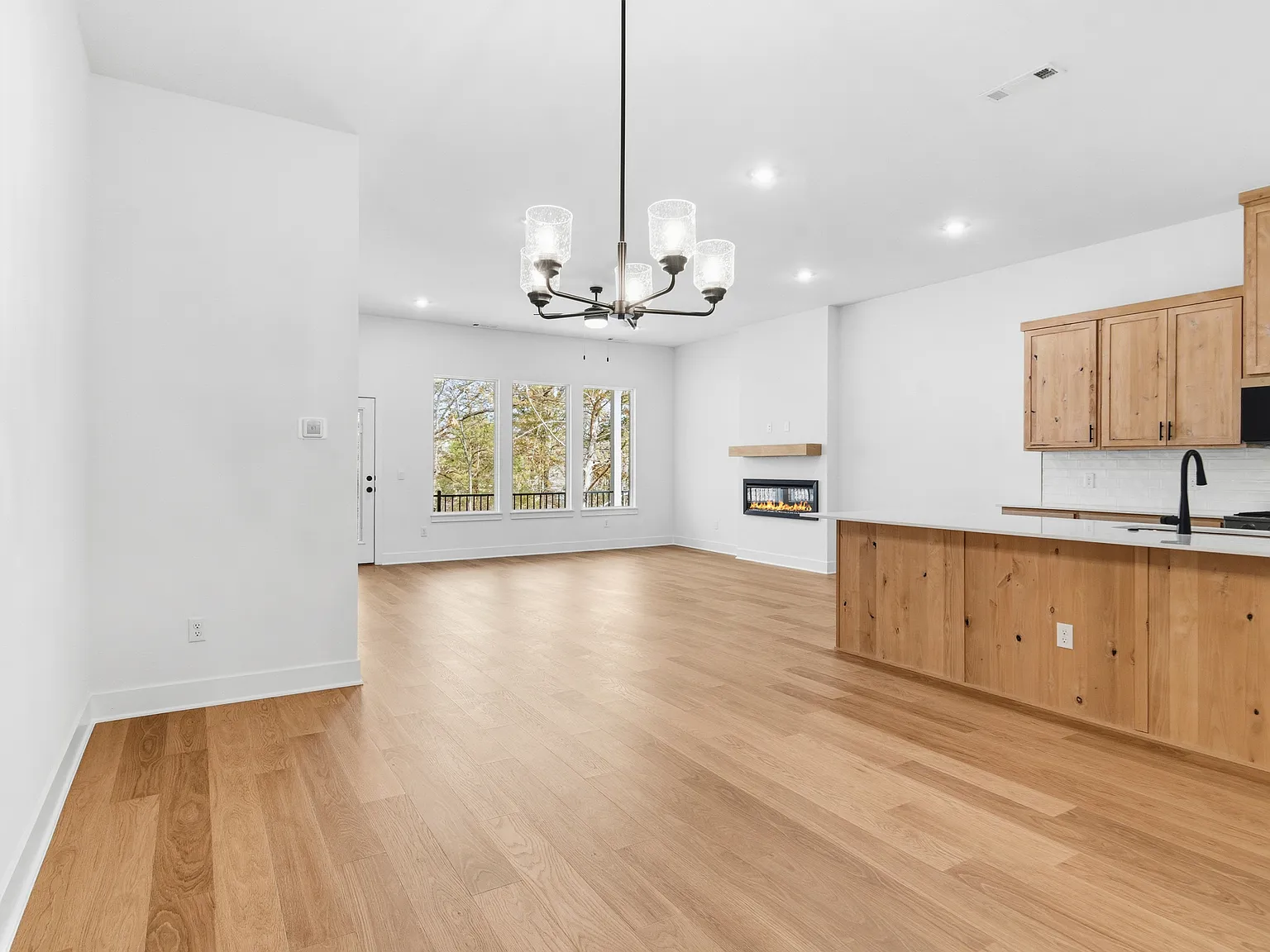 1810 East Fiji Street - 1 — Photo 3