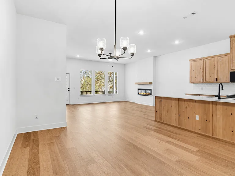 1823 E Fiji St — Photo 3