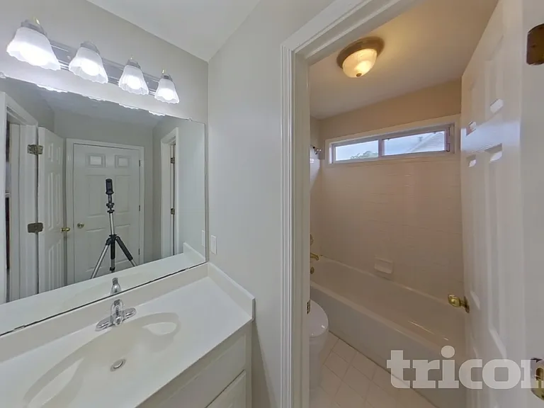 1260 Castle Pointe Ln — Photo 15