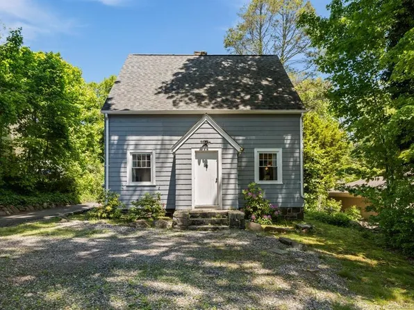 141 Cannon St, Hamden, CT 06518