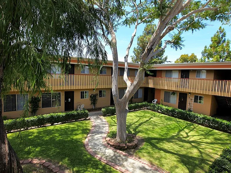 Village Green Apartments — Photo 17