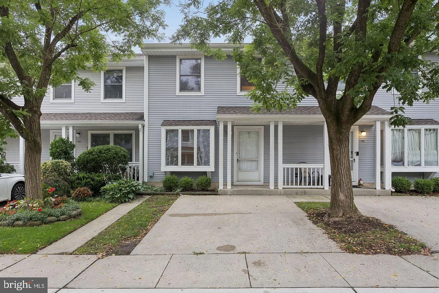 2 bed, 2.5 bath, 1280 sqft, $3,300 — Photo 2