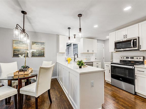 3rd image of 12125 Lake Meade Ct