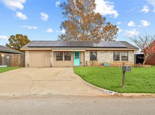 621 S 28th St, Clinton, OK 73601