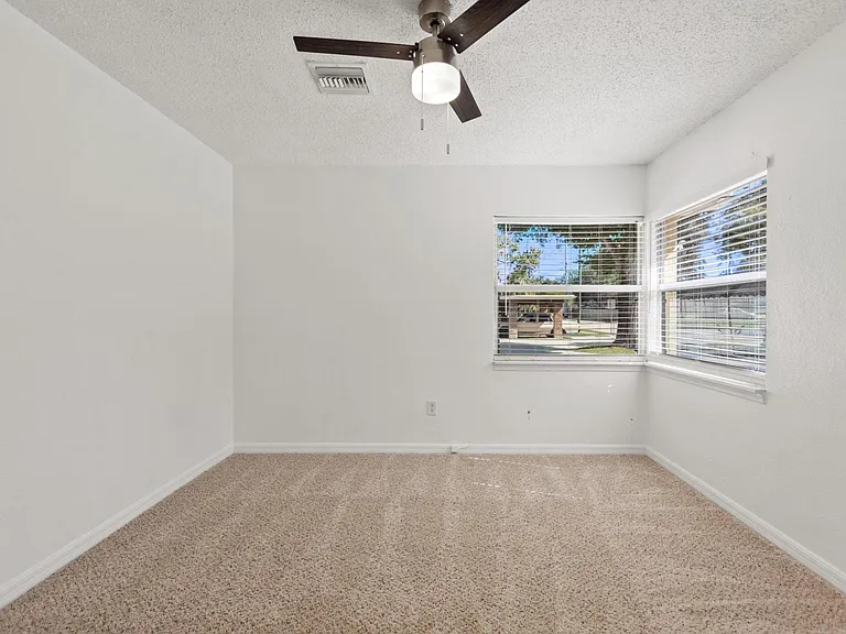 2207 S Lincoln Ave — Photo 17
