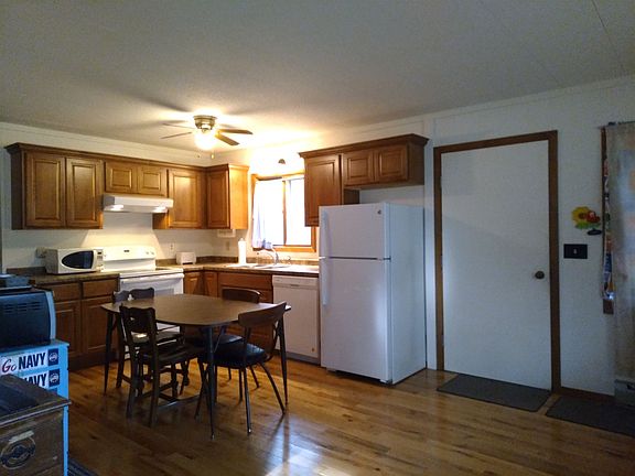 4th image of 930 East Ct