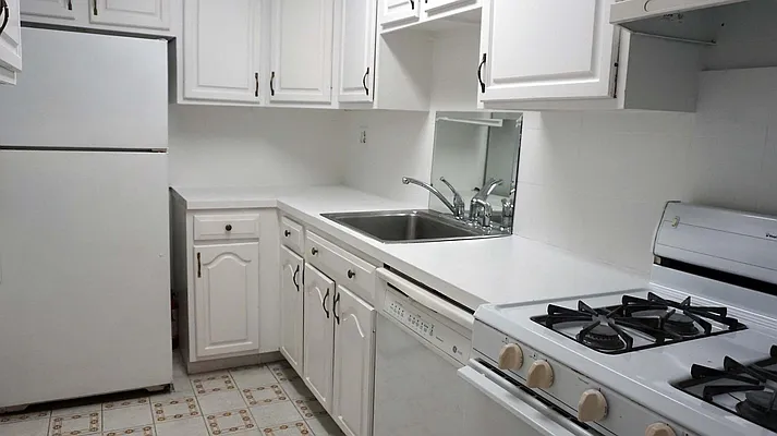 Sold by Aida Real Estate Sales | media 9