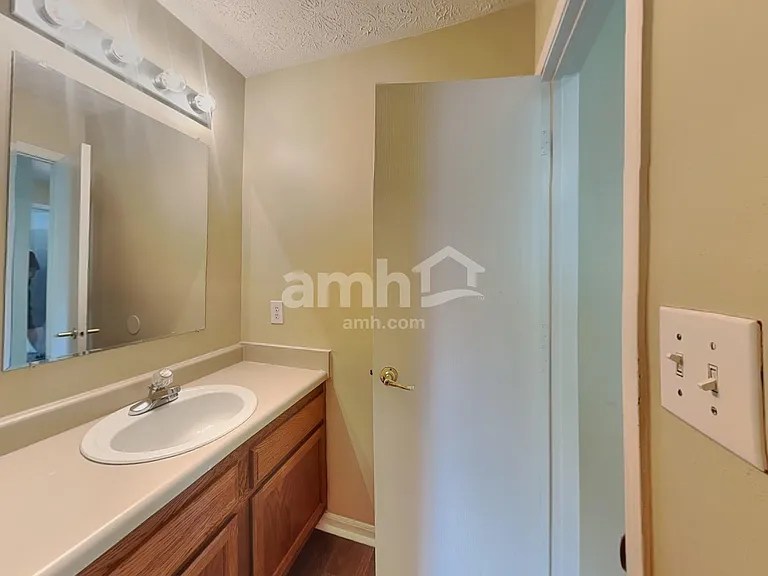 6763 Wimbledon Dr — Photo 16