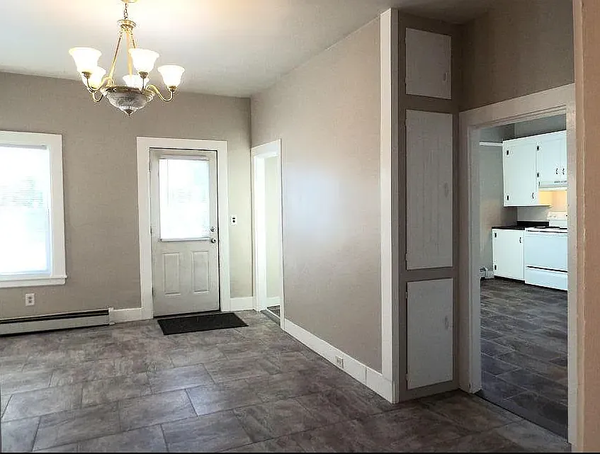 3 bed, 1360 sqft, $2,100 — Photo 4