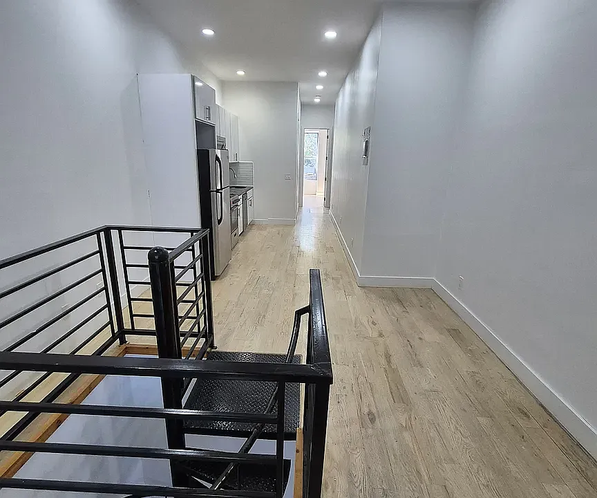 157 Wilson Ave #1RS