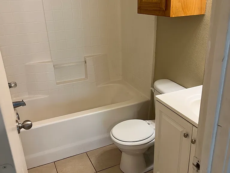 3008 Comanche Ave #B — Photo 4