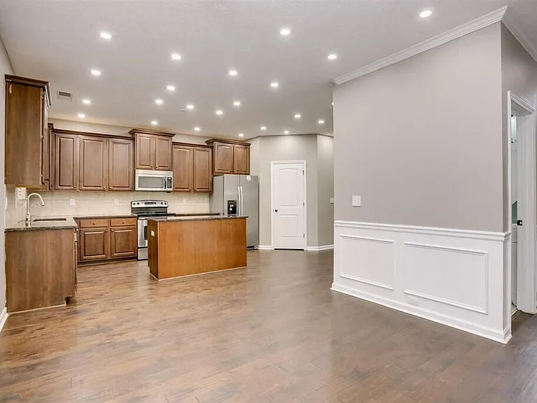 3013 Burgess St — Photo 5