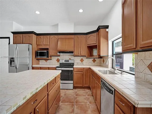 16610 Royal Poinciana Ct — Photo 6