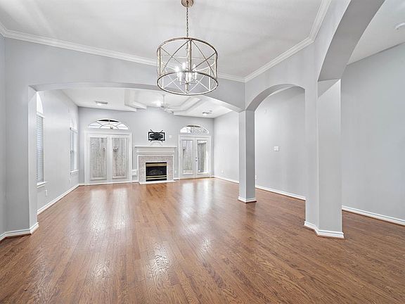 Beaming hardwoods and lots of natural light greet you when you enter this spacious home. The open flow and allows for great space create both functionality as well and flexibility. There is absolutely no wasted space!