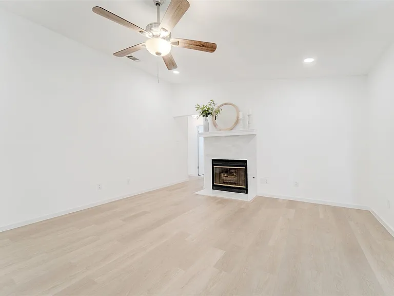 12815 Carrera Dr — Photo 25