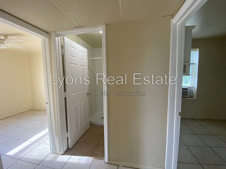 8110 Howell Ave — Photo 10