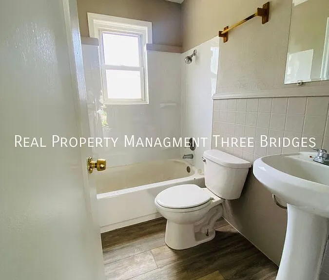 60 Mayme Dr — Photo 2