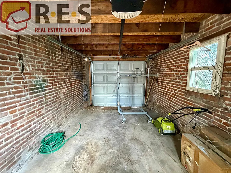 1146 Jackson St — Photo 15