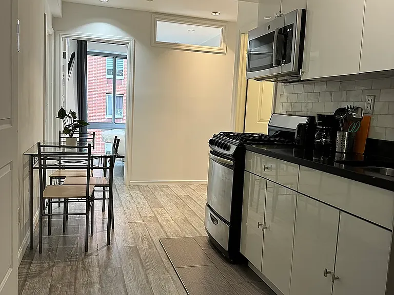 521 W 48th St #2H — Photo 1