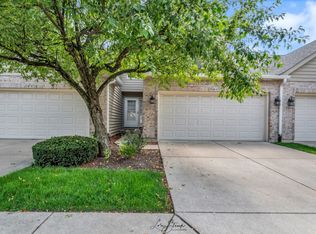 29W479 Big Woods Dr, Warrenville, IL 60555