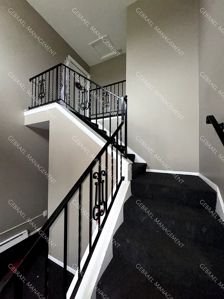 Pineview Manor — Photo 3