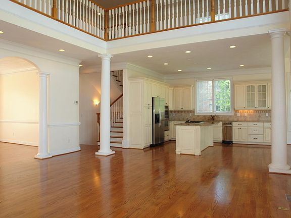 3rd image of 5713 Longridge Dr
