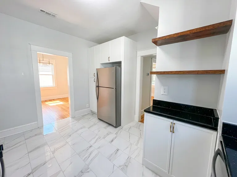 209 4th Ave — Photo 23