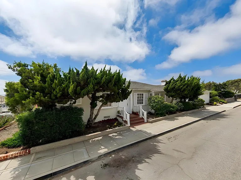 2125 Manhattan Ave — Photo 12