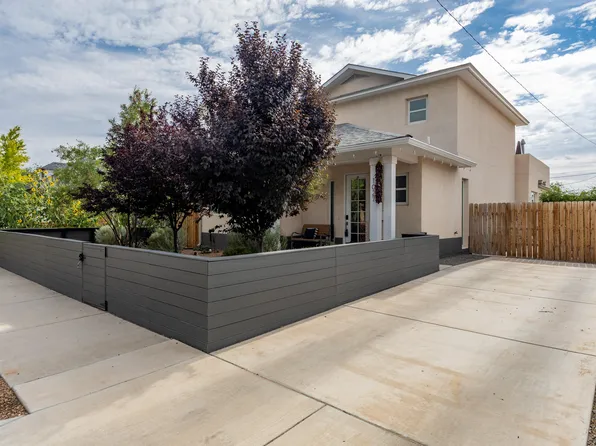 1027 Forrester St NW, Albuquerque, NM 87102