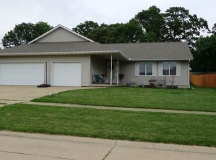 906 Edgewood Dr, Mahomet, IL 61853