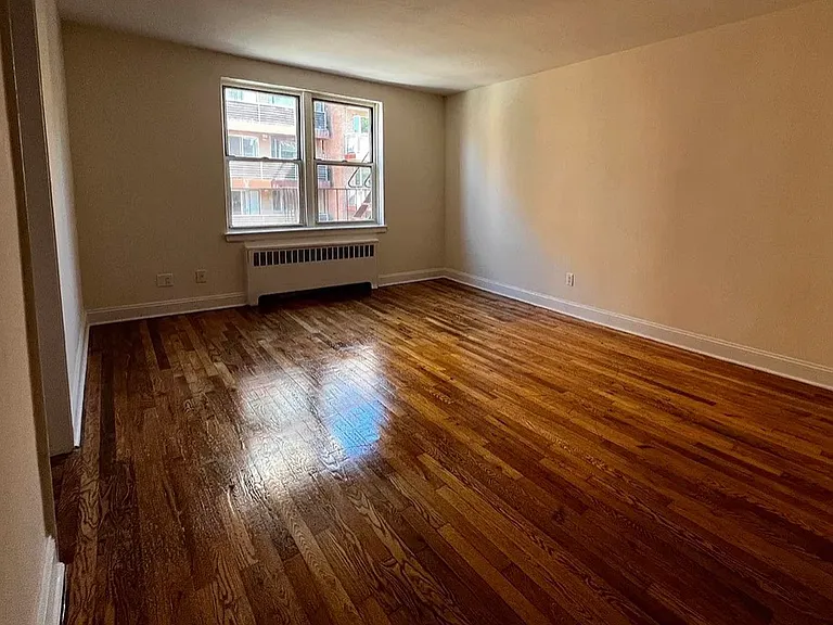 14316 Barclay Ave #5B — Photo 5
