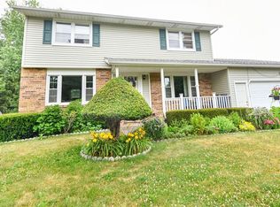 8 Dortmund Cir, Rochester, NY 14624