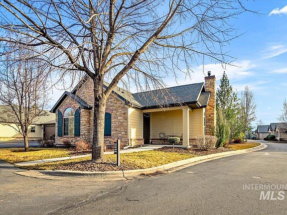 3rd image of 2986 N Cloverdale Rd