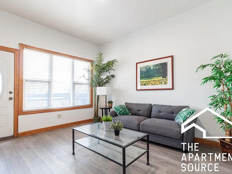 1634 N Whipple St #2E — Photo 1
