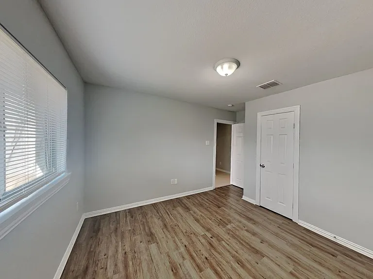 1838 Crooks Ct — Photo 10