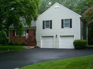 20 Cambridge Dr, Berkeley Heights, NJ 07922