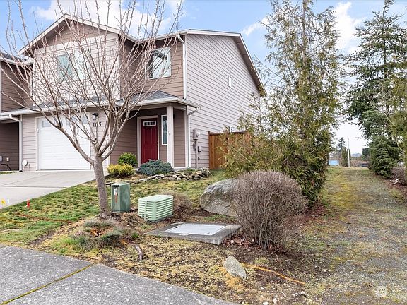 2nd image of 105 NE Melrose Drive