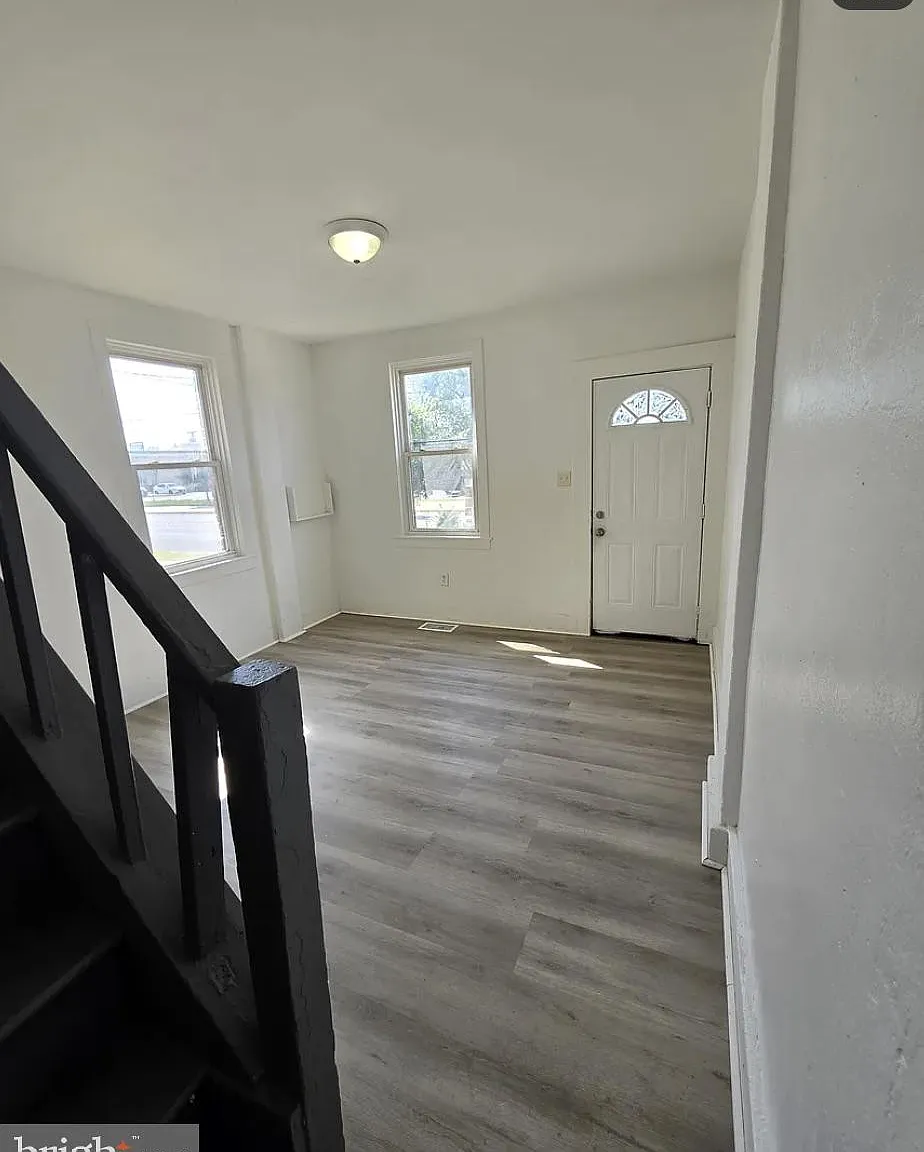 3 bed, 1.0 bath, 1768 sqft, $1,995 — Photo 2