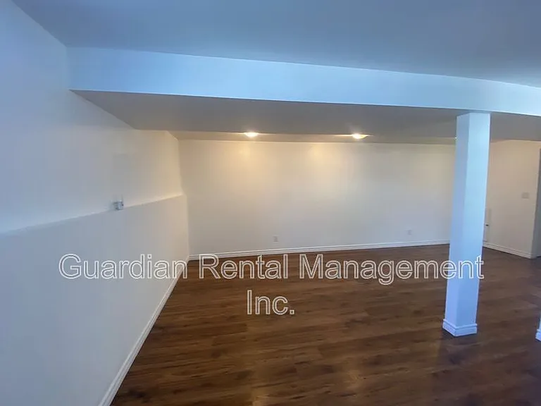 1522 Walsh St E #B — Photo 7