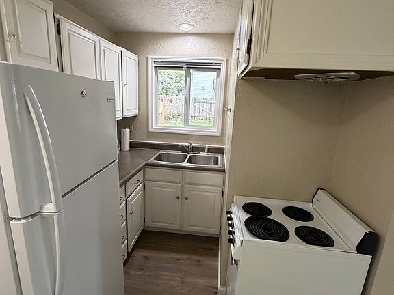 5th image of 803 Bever Dr NE #1