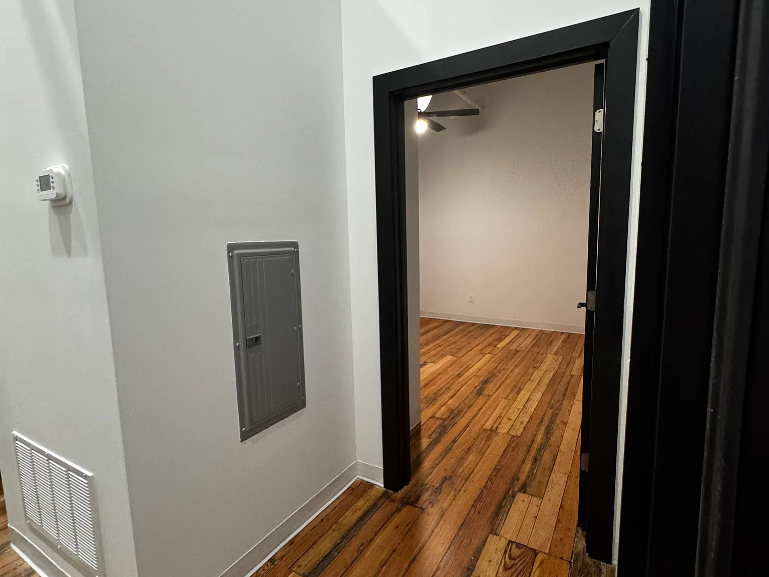 Studio, 739 sqft, $1,400 — Photo 4