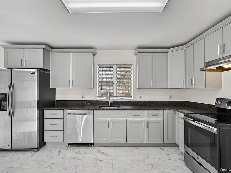 82 Walton Ter — Photo 13