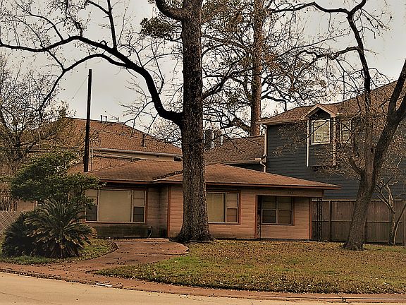 Sidewalks on corner lot